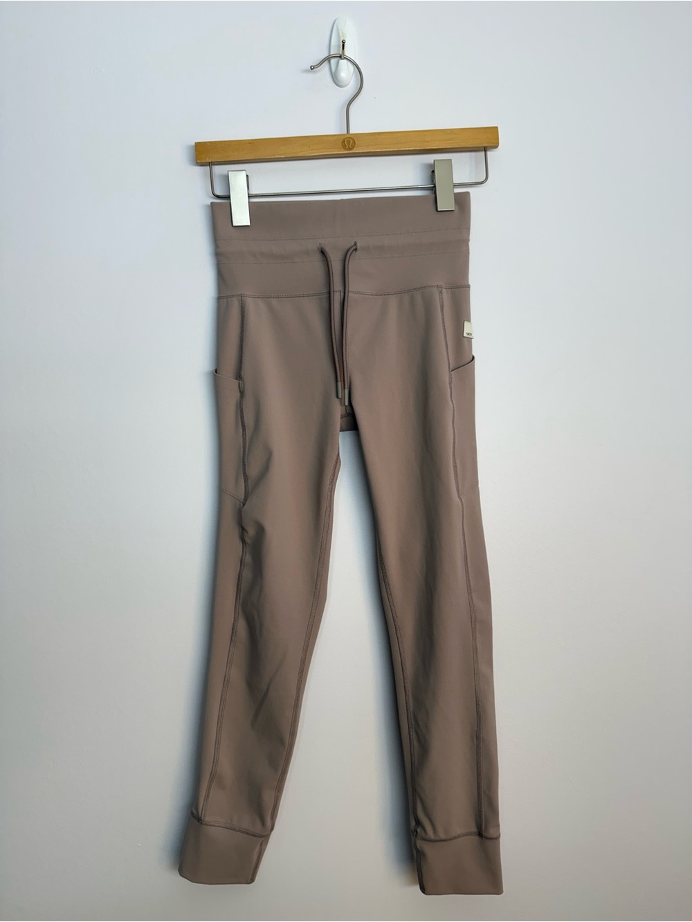 58: Vuori Daily Pocket Legging Rosy Beige Size Small 24” inseam